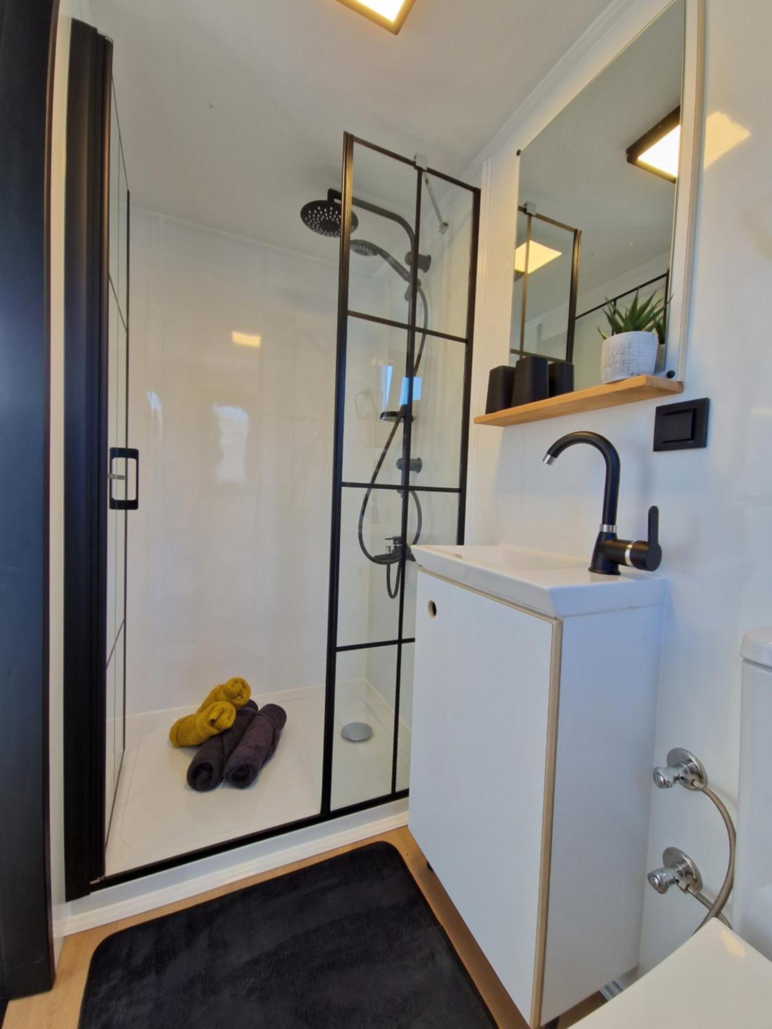 Les Tiny Du Pre Mathy - Logements Insolites Avec Jacuzzi A プロフォンドヴィル エクステリア 写真