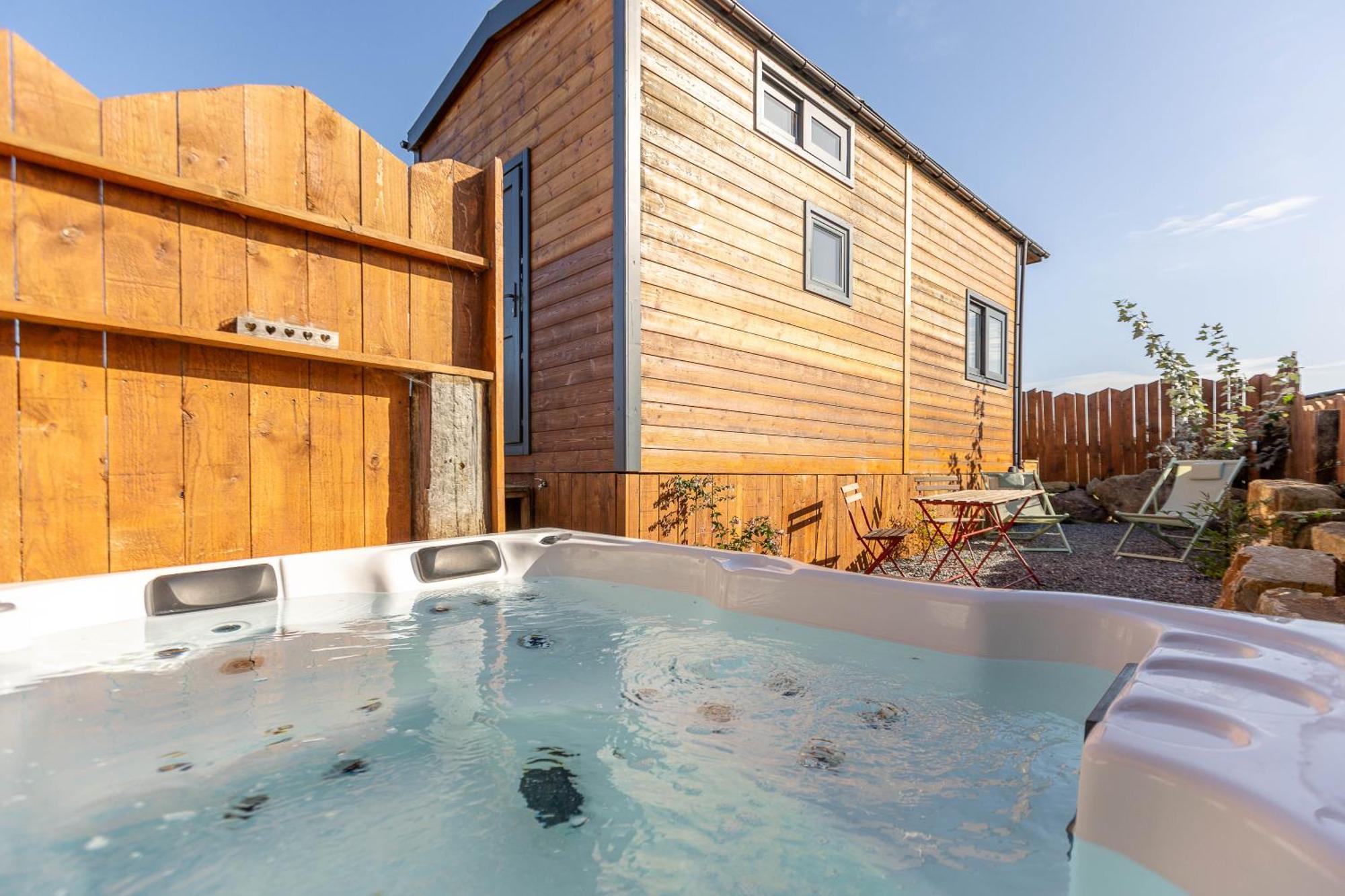 Les Tiny Du Pre Mathy - Logements Insolites Avec Jacuzzi A プロフォンドヴィル エクステリア 写真