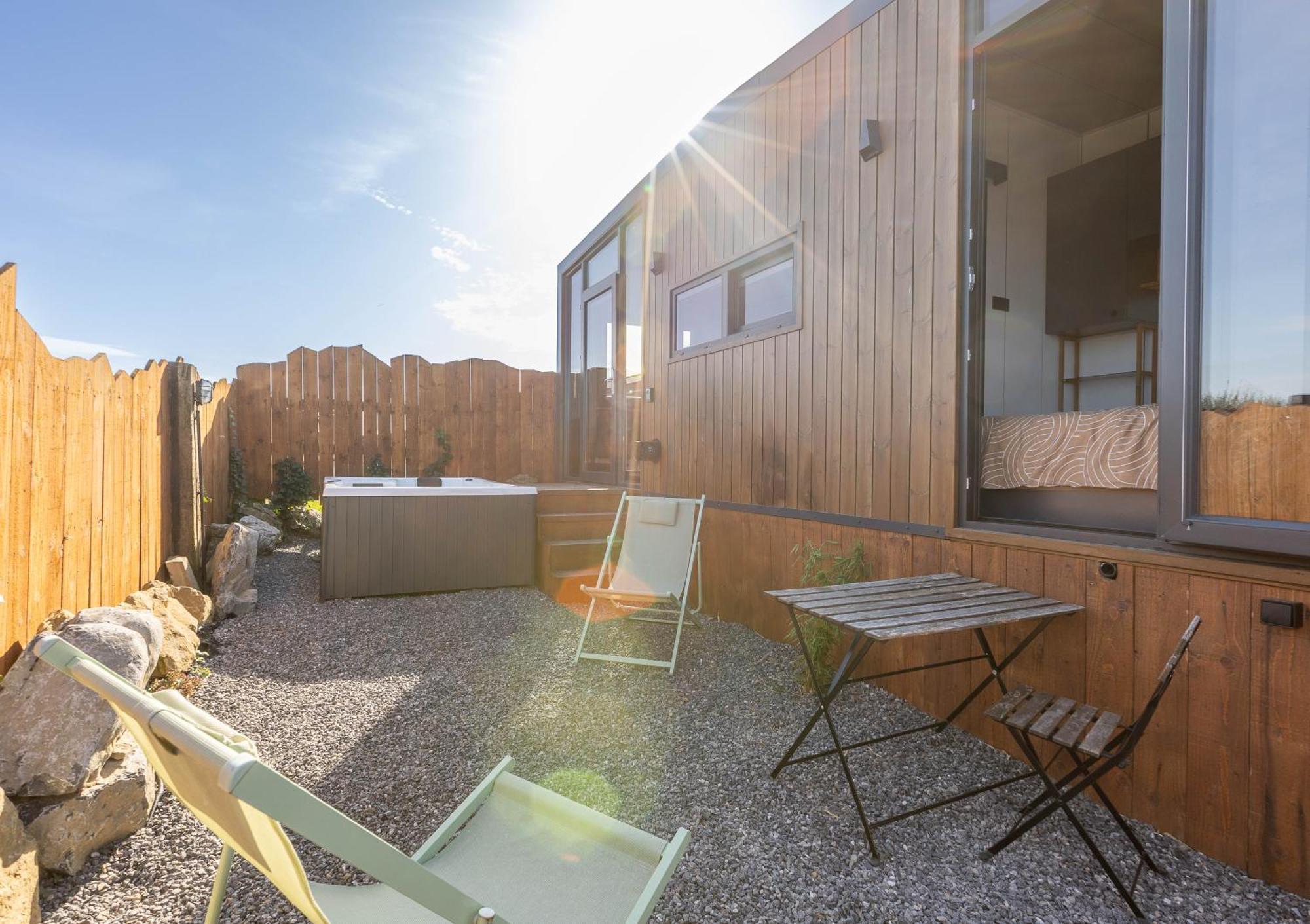 Les Tiny Du Pre Mathy - Logements Insolites Avec Jacuzzi A プロフォンドヴィル エクステリア 写真