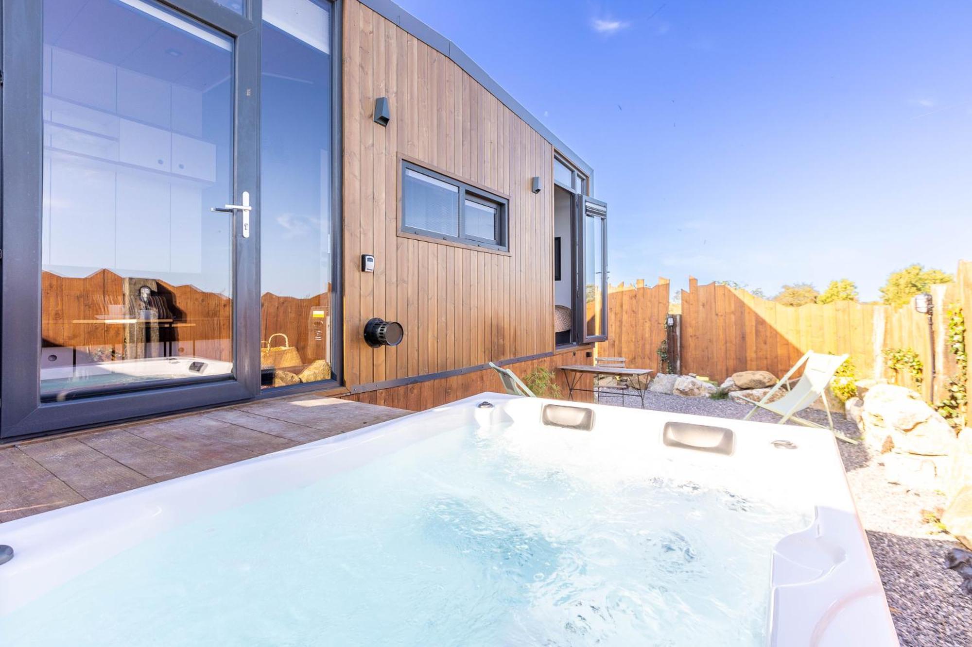 Les Tiny Du Pre Mathy - Logements Insolites Avec Jacuzzi A プロフォンドヴィル エクステリア 写真